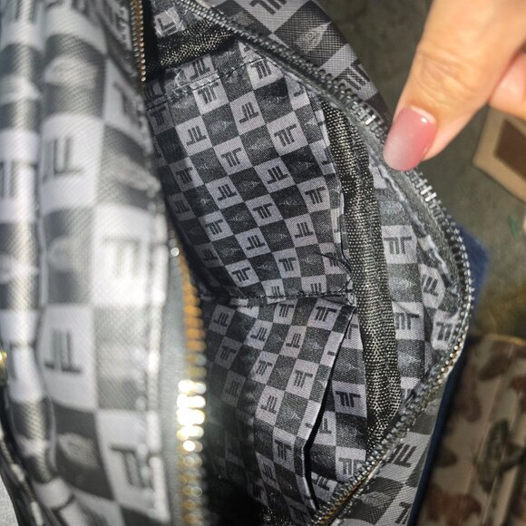 London Fog Camera Crossbody Bag - Picture 8 of 8